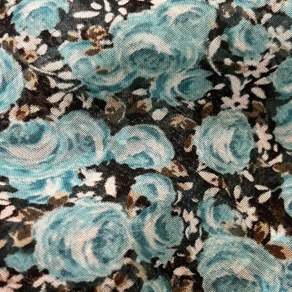 ๐Blue Roses Light Transparent Fabric for Sew a Nice Dress, Blouse etc 120 x 49 - Picture 2 of 10